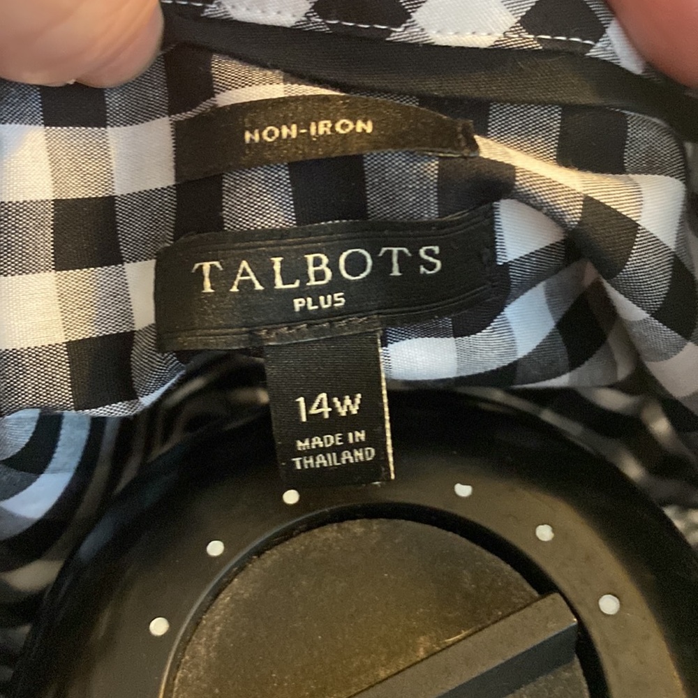Size 14W tailored Talbots non-iron button down - Picture 8 of 8